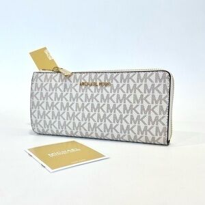 MICHAEL KORS Jet Set Travel Large Logo Quarter-Zip Wallet Vanilla